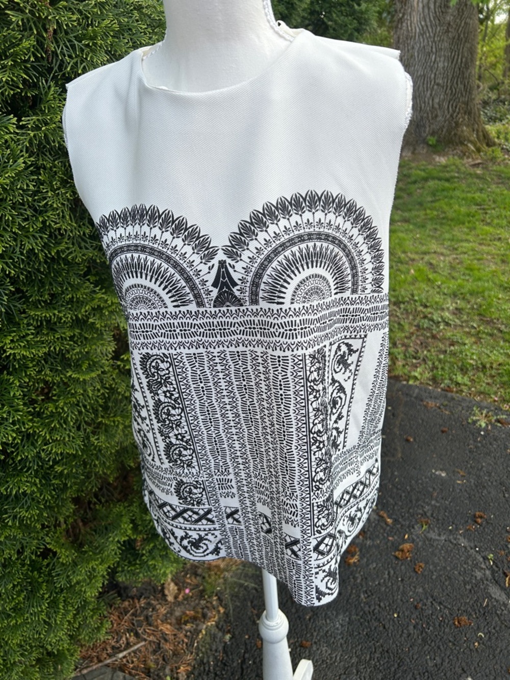 Zara White & Black Printed Sleeveless Blouse